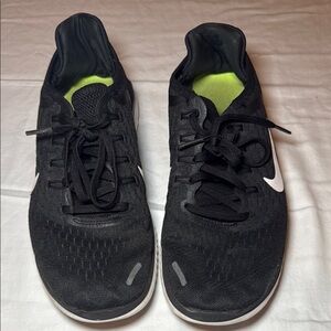 Nike 2018 Black and White Free Rn Women’s Athletic Shoes Size 8.5 VGUC